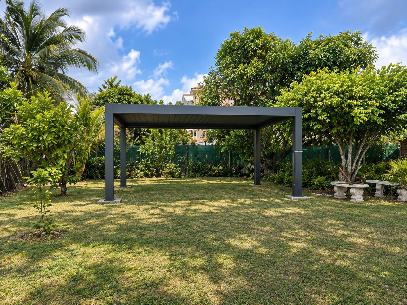 Pergola aluminium installée chez un client en Guadeloupe